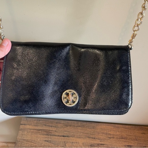 Tory Burch Adalyn Black Shoulder Bag Clutch Gold Patent Saffiano Leather - Picture 3 of 10